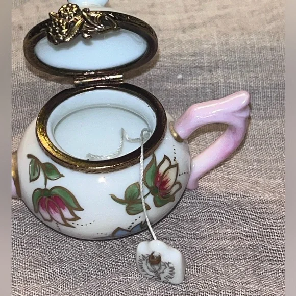 Rochard Limoges - Porcelain Teapot Tulips Limoges Box - Picture 9 of 10